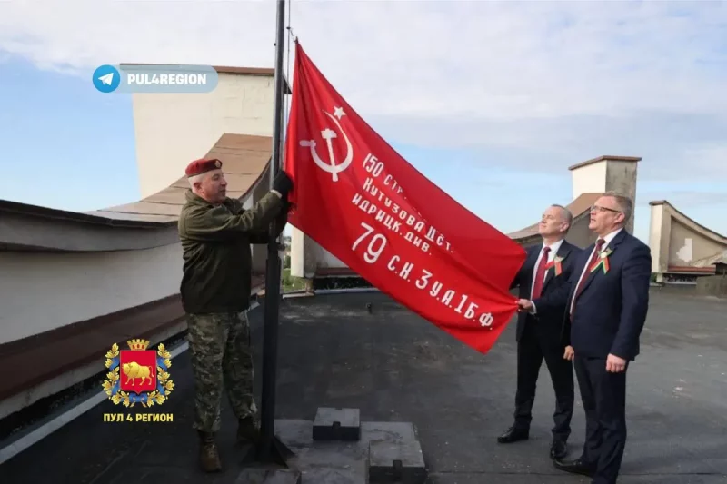 Караеў на даху тэатра 9 мая ў Гродне