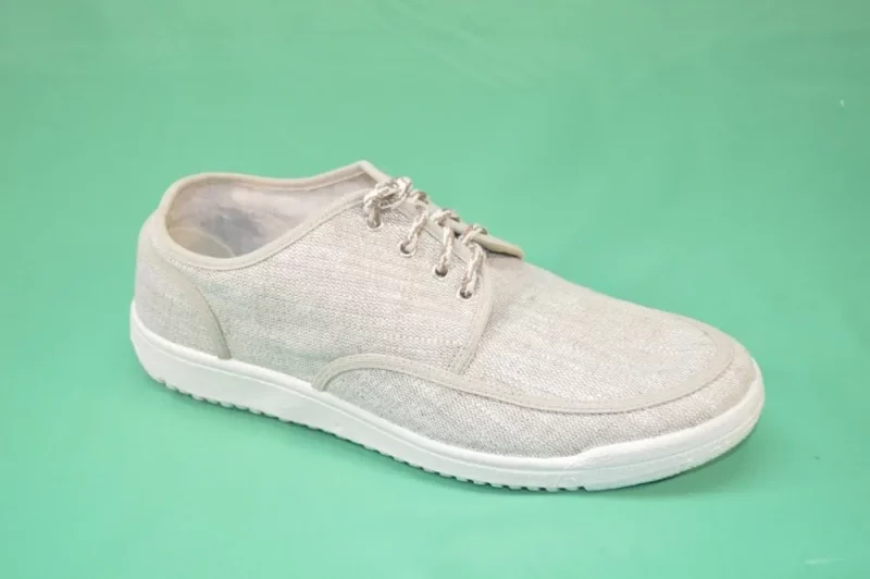 Обувь из льна от лидской фабрики. Фото: lidashoes.by