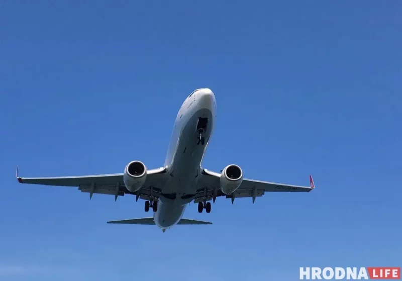 самолет в воздухе