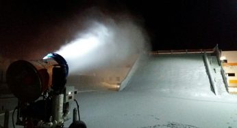 Пришли морозы и около «OldCity» стали готовить снежную горку