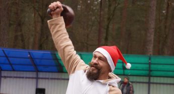 В новогоднем забеге трезвости в Гродно впервые поучаствовали иностранцы и гиревики