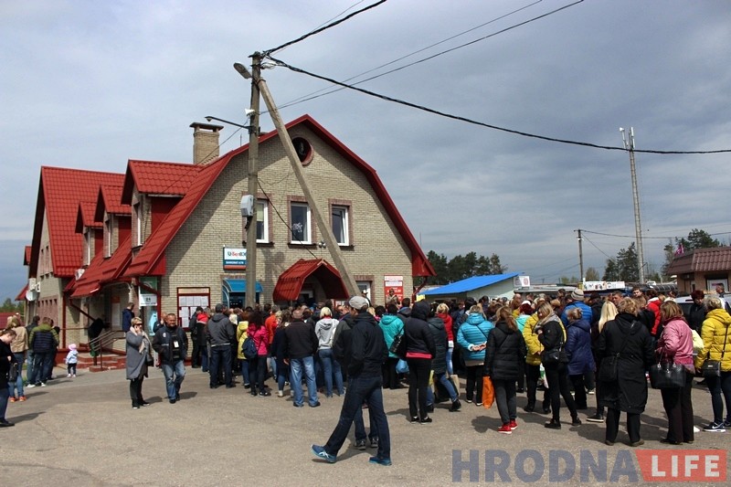Недовольные предприниматели провели митинг на рынке «Южный»: заведующий разговаривать отказался Недовольные предприниматели провели митинг на рынке «Южный»: заведующий разговаривать отказался