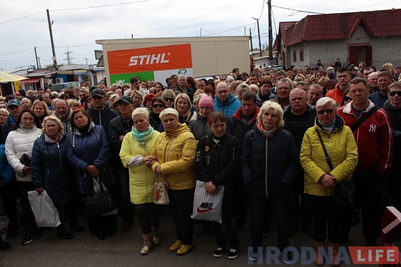 Недовольные предприниматели провели митинг на рынке «Южный»: заведующий разговаривать отказался Недовольные предприниматели провели митинг на рынке «Южный»: заведующий разговаривать отказался