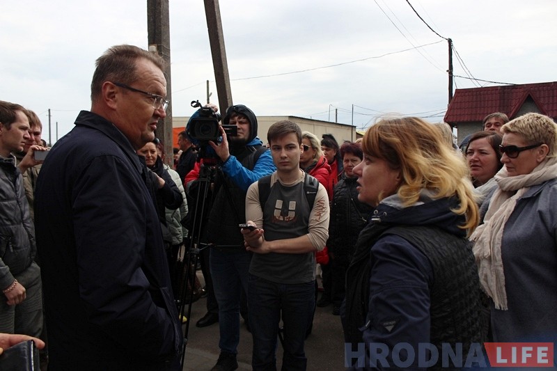 Недовольные предприниматели провели митинг на рынке «Южный»: заведующий разговаривать отказался Недовольные предприниматели провели митинг на рынке «Южный»: заведующий разговаривать отказался