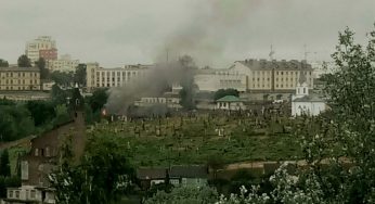 В Гродно на Подольной у старого кладбища горел заброшенный дом