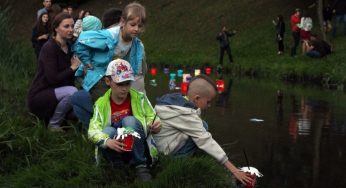 В парке Жилибера в Гродно прошел фестиваль водных фонариков