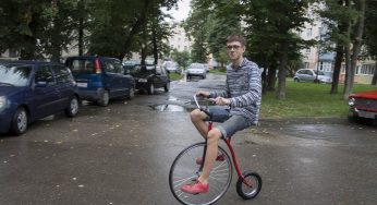 Тандем, пени-фартинг и уницикл. В гродненском веламагазине делают необычные велосипеды