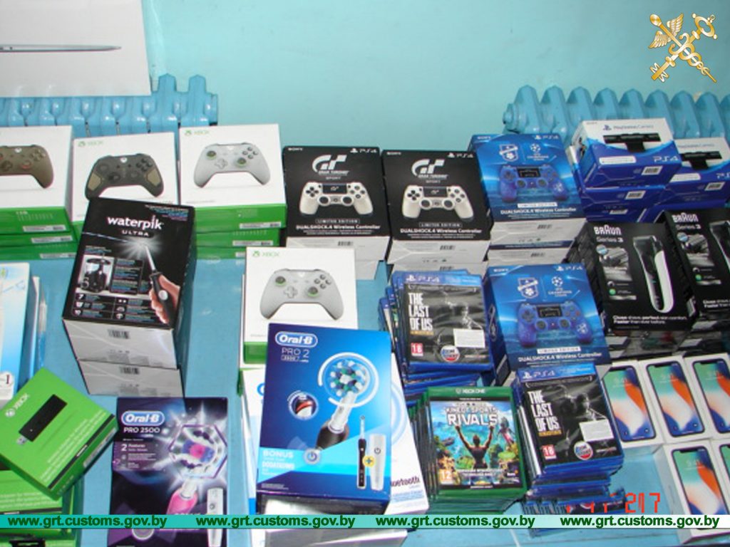 Гродненские таможенники конфисковали у минчанина почти 100 электротоваров и девайсов