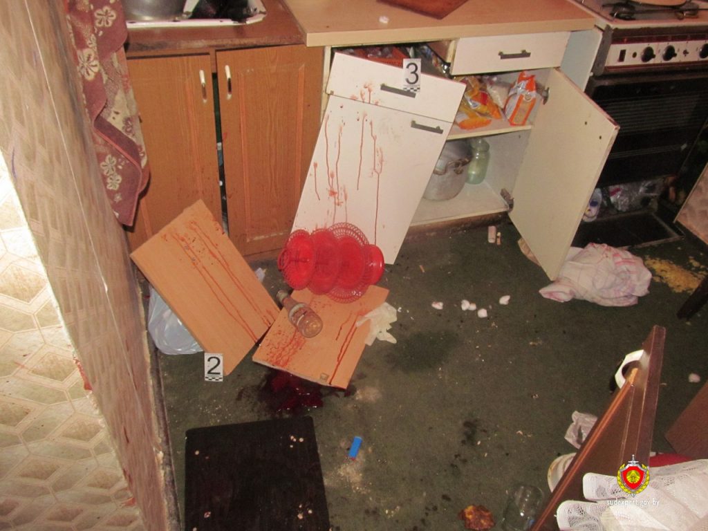 Ножом в сердце: 24-летняя девушка из-за ревности убила своего парня