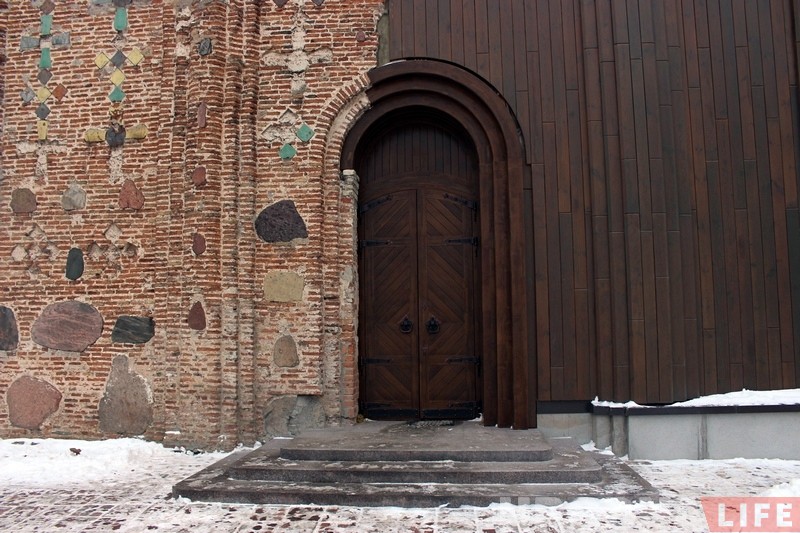 В Коложе закончился ремонт стены. Начинается подготовка к ремонту внутри