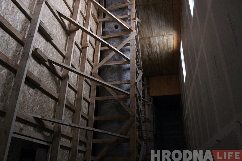 В Коложе закончился ремонт стены. Начинается подготовка к ремонту внутри