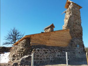 "Помещения в подвале Княжеской башни разваливались быстро". Посмотрите на башню Кревского замка до и после консервации "Помещения в подвале Княжеской башни разваливались быстро". Посмотрите на башню Кревского замка до и после консервации