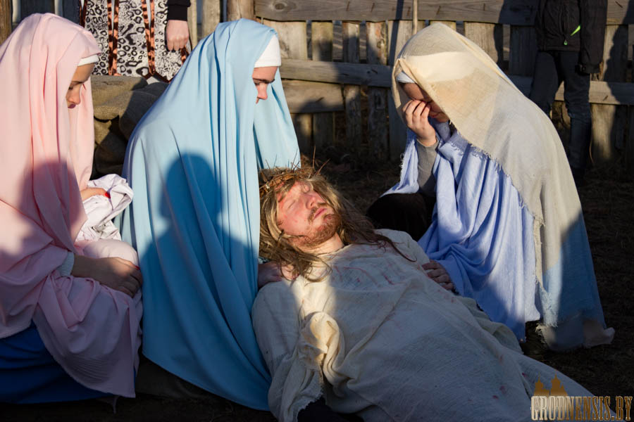 Фотофакт: на Ольшанке впервые прошел театрализованный Крестный путь