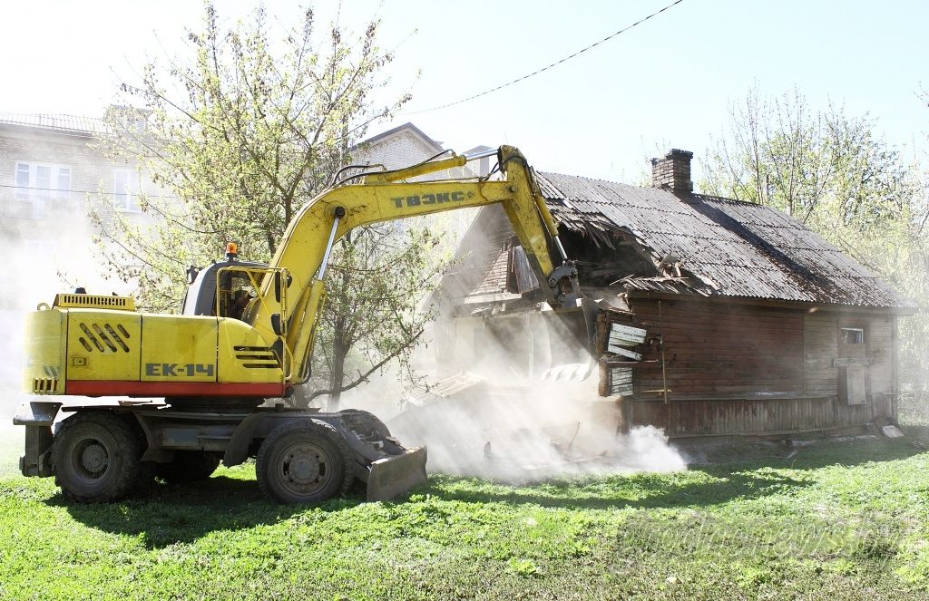 Около больницы на Гагарина расширят парковку. Она будет на месте снесенного векового дома