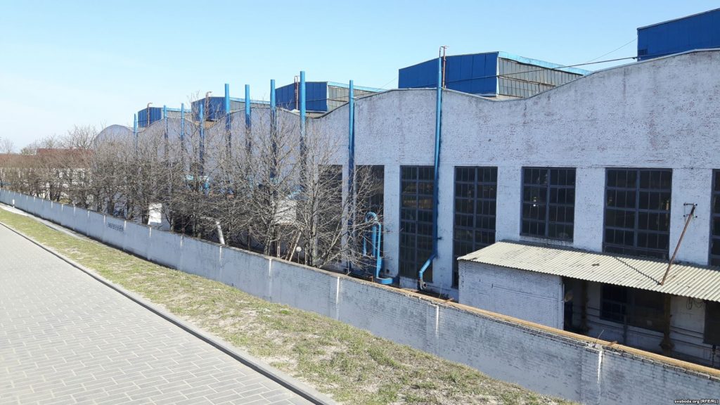 В Гродно рабочие "Белкарда" жалуются, что им искусственно накручивают зарплаты