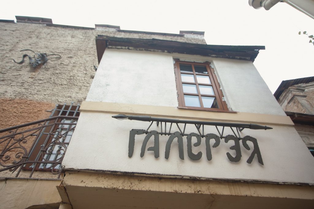 В Гродно закрыли галерею, чтобы складировать веники? В Гродно закрыли галерею, чтобы складировать веники?