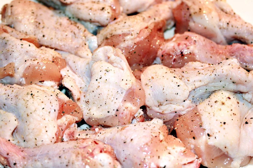 Жительница Гродненской области нашла в пачке с куриными субпродуктами человеческий палец