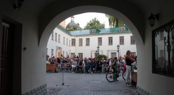 В Гродно отремонтируют дворик музея истории религии: стены потрескались, в залы попадает вода