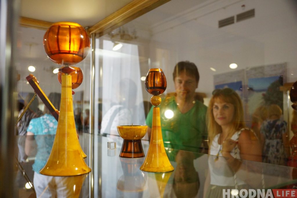 Золото Балтики в 200 оттенках. Выставка янтаря из Калининграда открылась в Гродно