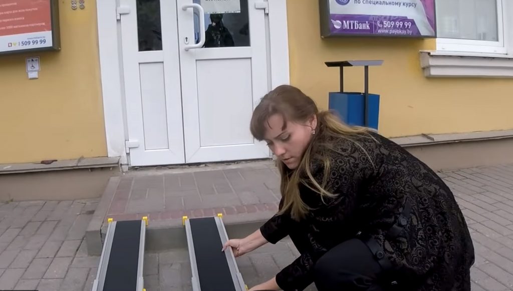 Инвалид из Лиды Саша Авдевич взял кредит в банке, чтобы подарить ему мобильный пандус (дополнено) Инвалид из Лиды Саша Авдевич взял кредит в банке, чтобы подарить ему мобильный пандус (дополнено)