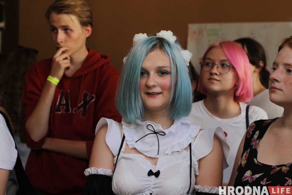 Примерить ушки и отведать лапши. Сотня гродненцев пришла на аниме-бал