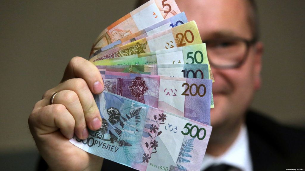 На «новых» белорусских рублях исправят ошибки - пока лежали на складе, изменились правописание и пейзажи