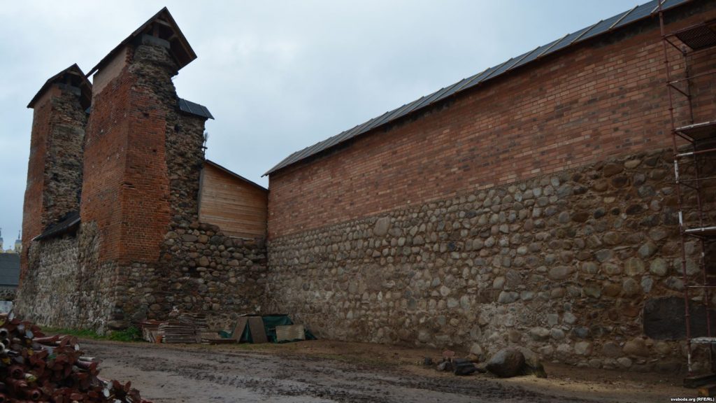 Камни, кирпич, мозаика. Три вопроса к историку Чернявскому в связи с реставрацией Кревского замка Камни, кирпич, мозаика. Три вопроса к историку Чернявскому в связи с реставрацией Кревского замка