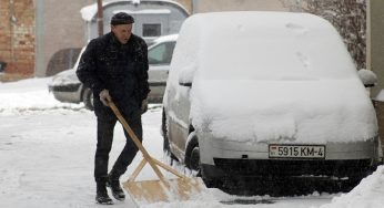 Снег в цифрах: за сутки в Гродненской области произошло 24 ДТП, а снег убирают 530 человек и 53 машины