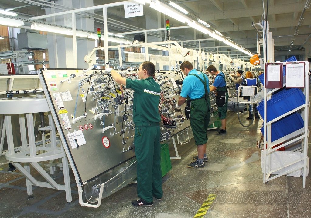 "Радиоволна" создает 300 новых рабочих мест для реализации проекта с «Фольксваген». Работников обеспечат жильем "Радиоволна" создает 300 новых рабочих мест для реализации проекта с «Фольксваген». Работников обеспечат жильем