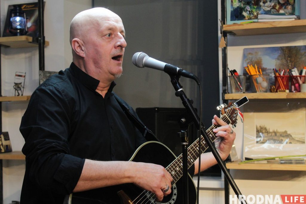 Виктор Шалкевич собрал на концерте в Гродно около 200 человек