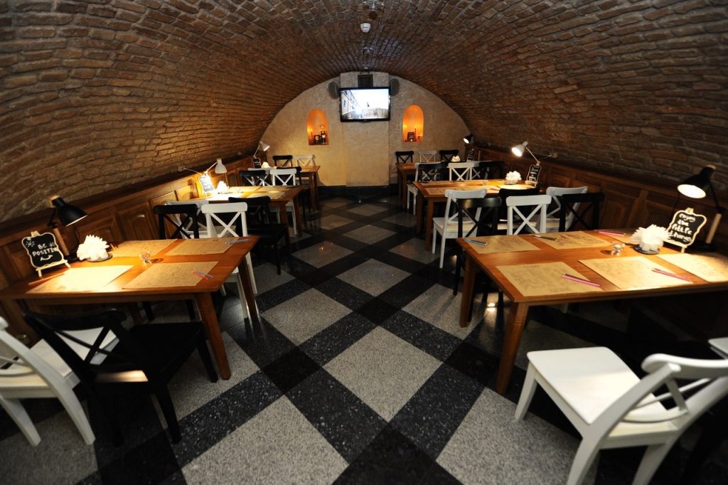 В подвалах бывшего монастыря на Мостовой вместо "Дуката" откроется "Панорама"