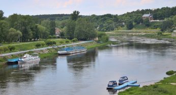 «Теплоход ходит, а мы стоим». Почему такси на Немане еще не начало сезон?