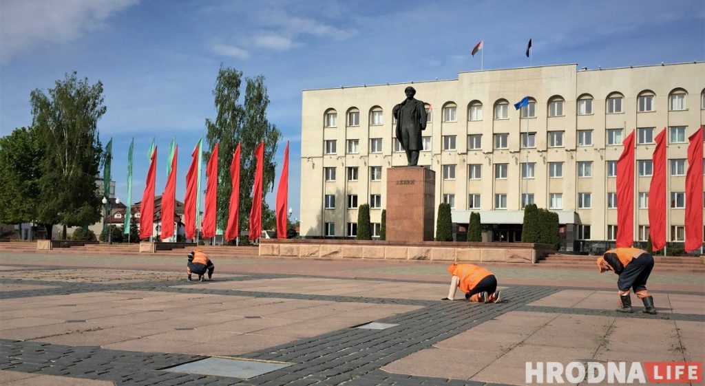 На коленях перед Лениным: как Гродно готовят к 9 мая