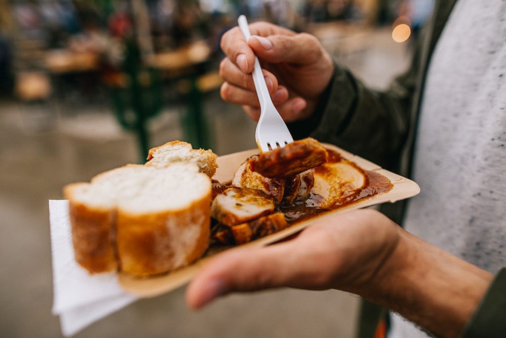 Суп из бычьих хвостов и веганские пельмени с тофу. Что искать на фестивале Vulitsa Ezha в Гродно