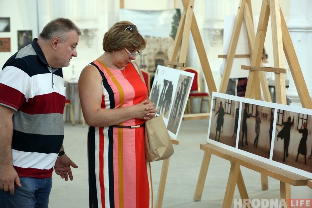 «Охватил лишь малую часть». Гродненский фотограф представил в синагоге выставку про еврейское наследие Беларуси