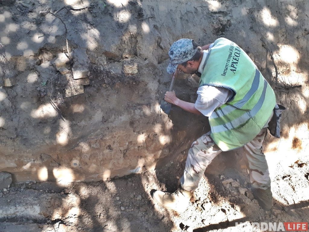 На Свердлова при земляных работах обнаружили человеческие останки 