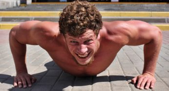 За час 1500 раз: Гродненец поставил рекорд города по отжиманиям