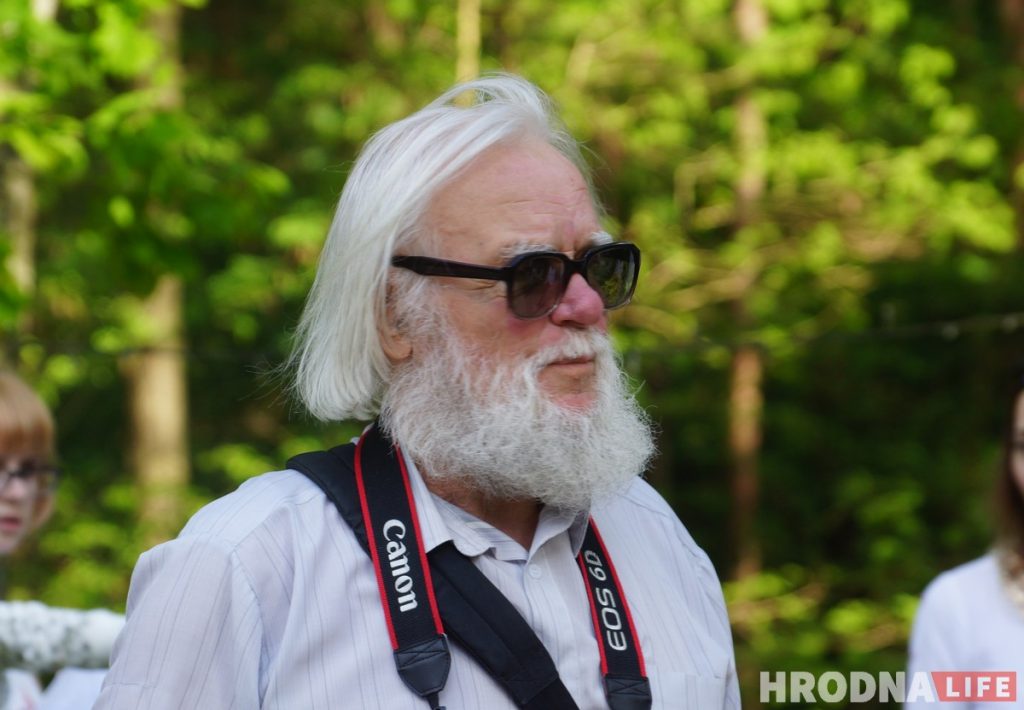 “Не взяли в курьеры, пошел в модели”. Как пожилой гродненец делает карьеру на пенсии