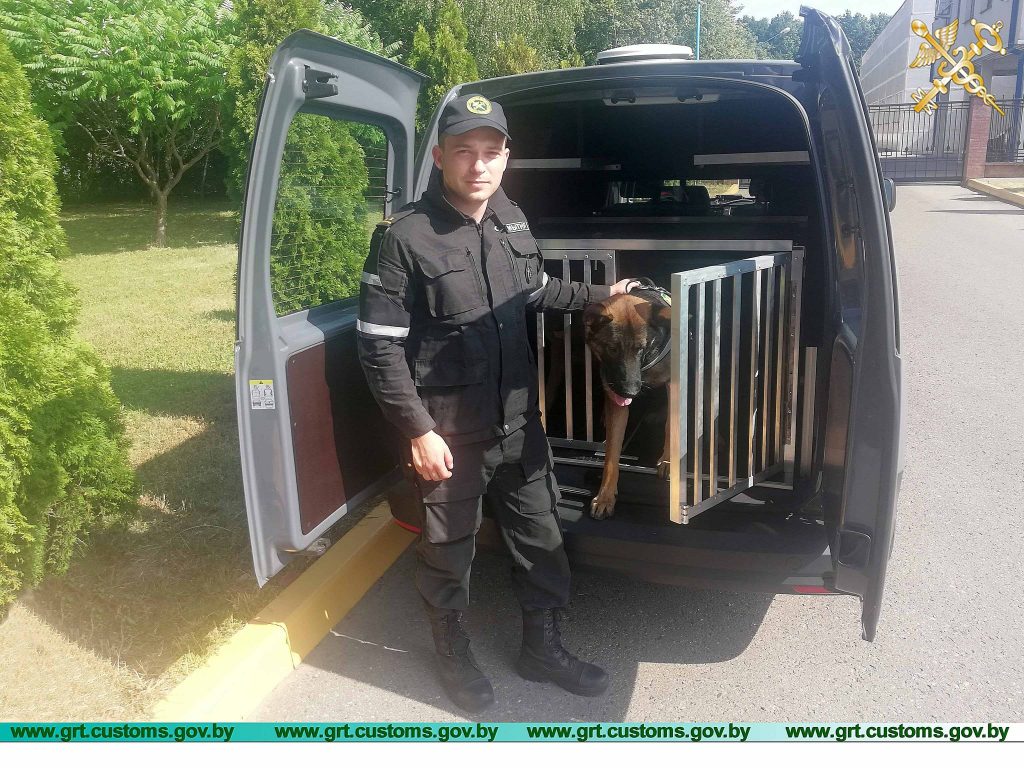 Для гродненских собак за деньги ЕС купили автомобиль с кондиционером