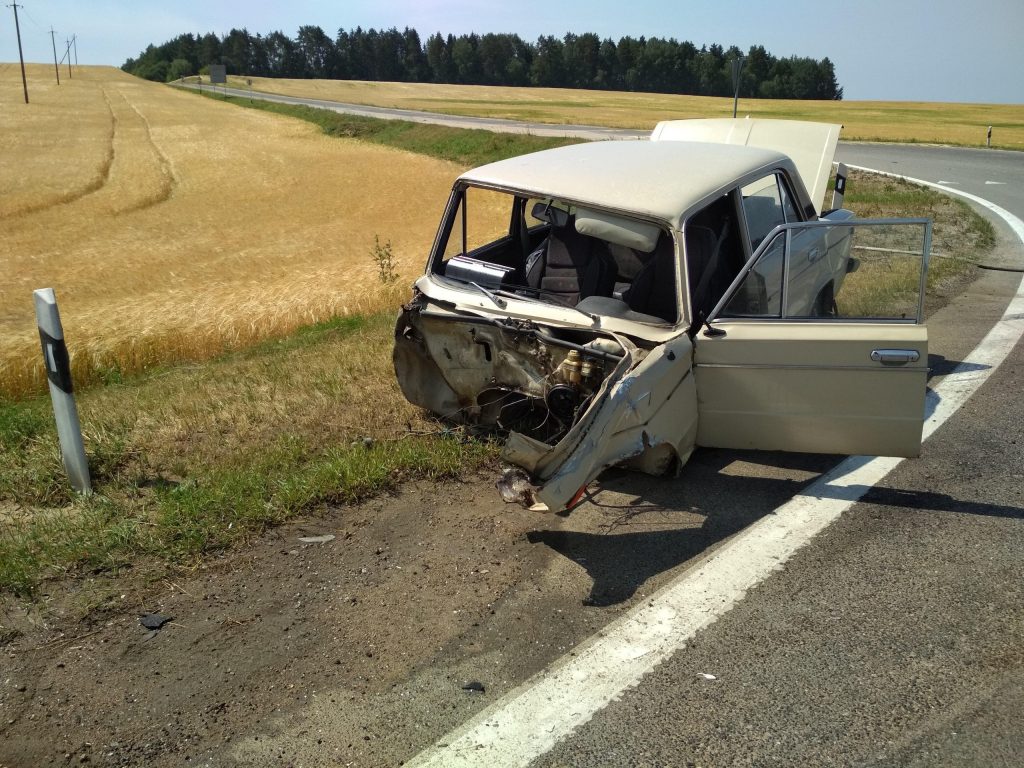 Под Гродно столкнулись "Жигули" и "Шкода". Водитель в реанимации