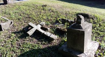Вандалы разбили около 60 надгробий на двухсотлетнем кладбище в Лиде