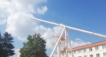 В Гродно начали устанавливать колесо обозрения в парке Жилибера