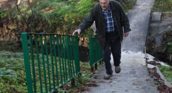 Чиновники обещали пенсионеру новый мост к дому. А потом передумали