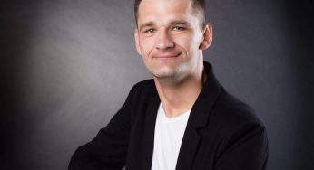 Дмитрий с ДЦП не мог устроиться сторожем, а потом нашел работу по специальности — бухгалтером