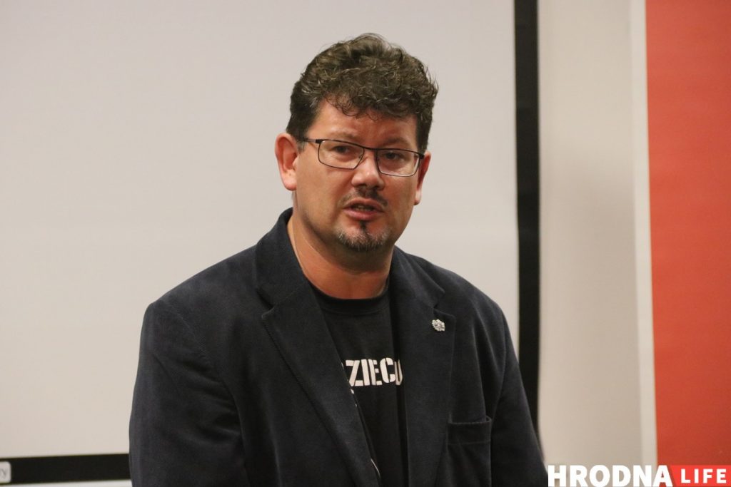 Что такое ПЭН и почему там ссорятся. Андрей Хаданович о скандальном конфликте белорусских литераторов