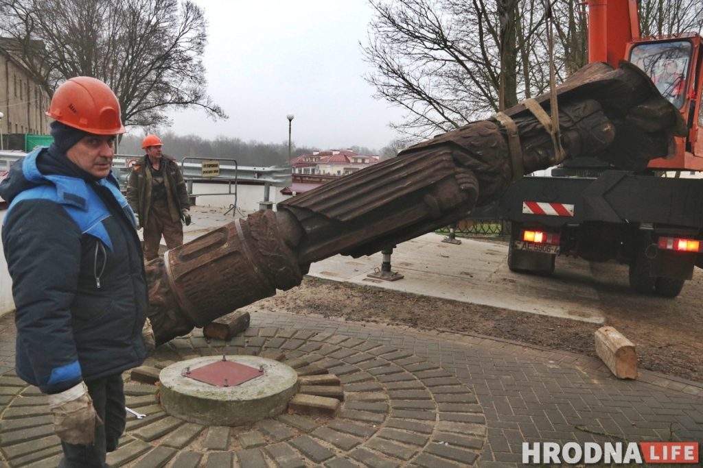 Деревянного Витовта должны были установить в Лиде, но поставили в Гродно. И почему не появились памятники Калиновскому и Богдановичу