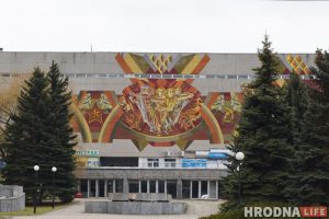 На Скидельском рынке в Гродно отремонтируют крышу мозаика панно