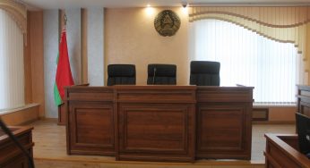 Активисты в суде заклеили себе рот и спели гимн БНР