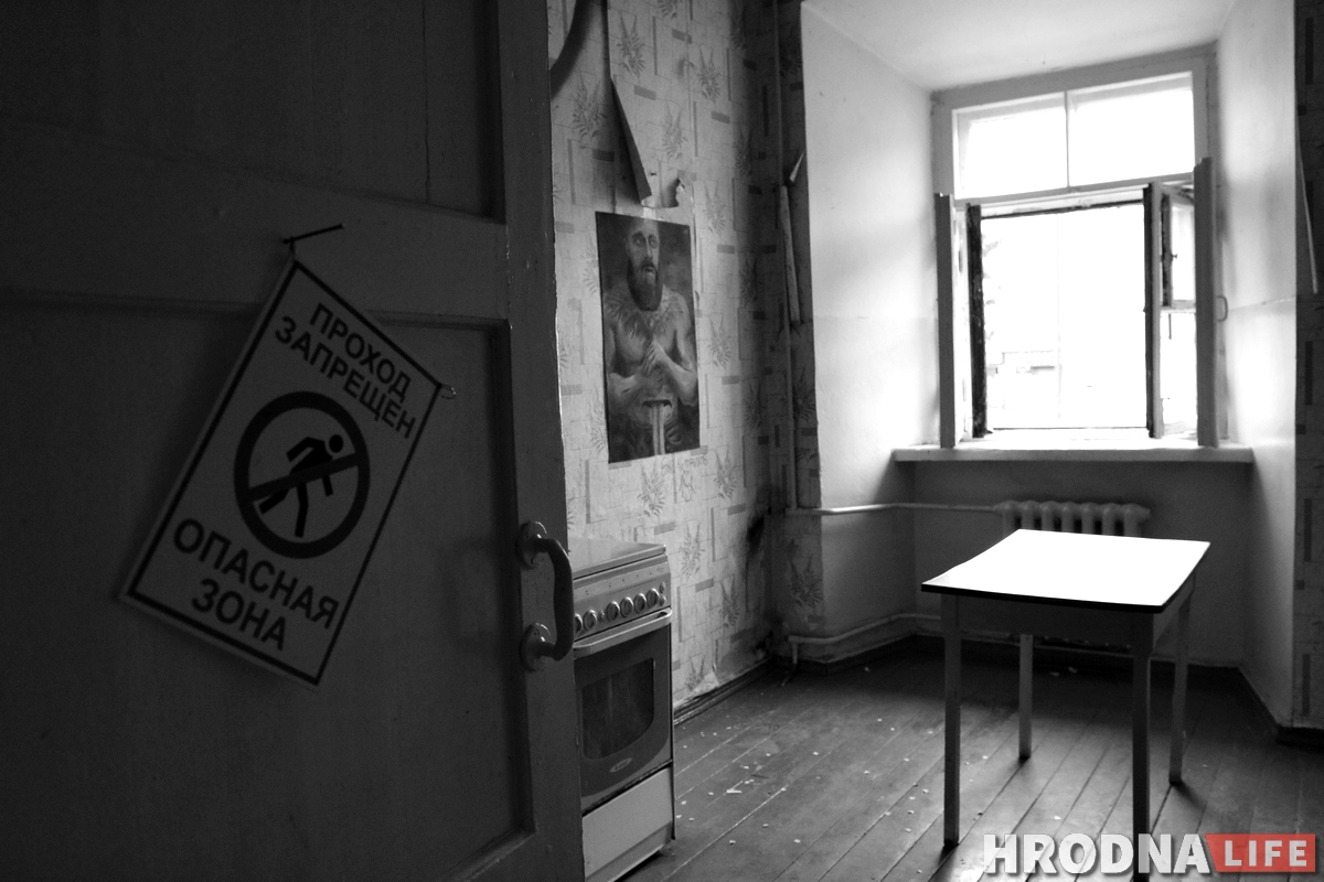 Галерея одного дня: молодые художники выставились в пустой квартире в центре Гродно Галерея одного дня: молодые художники выставились в пустой квартире в центре Гродно