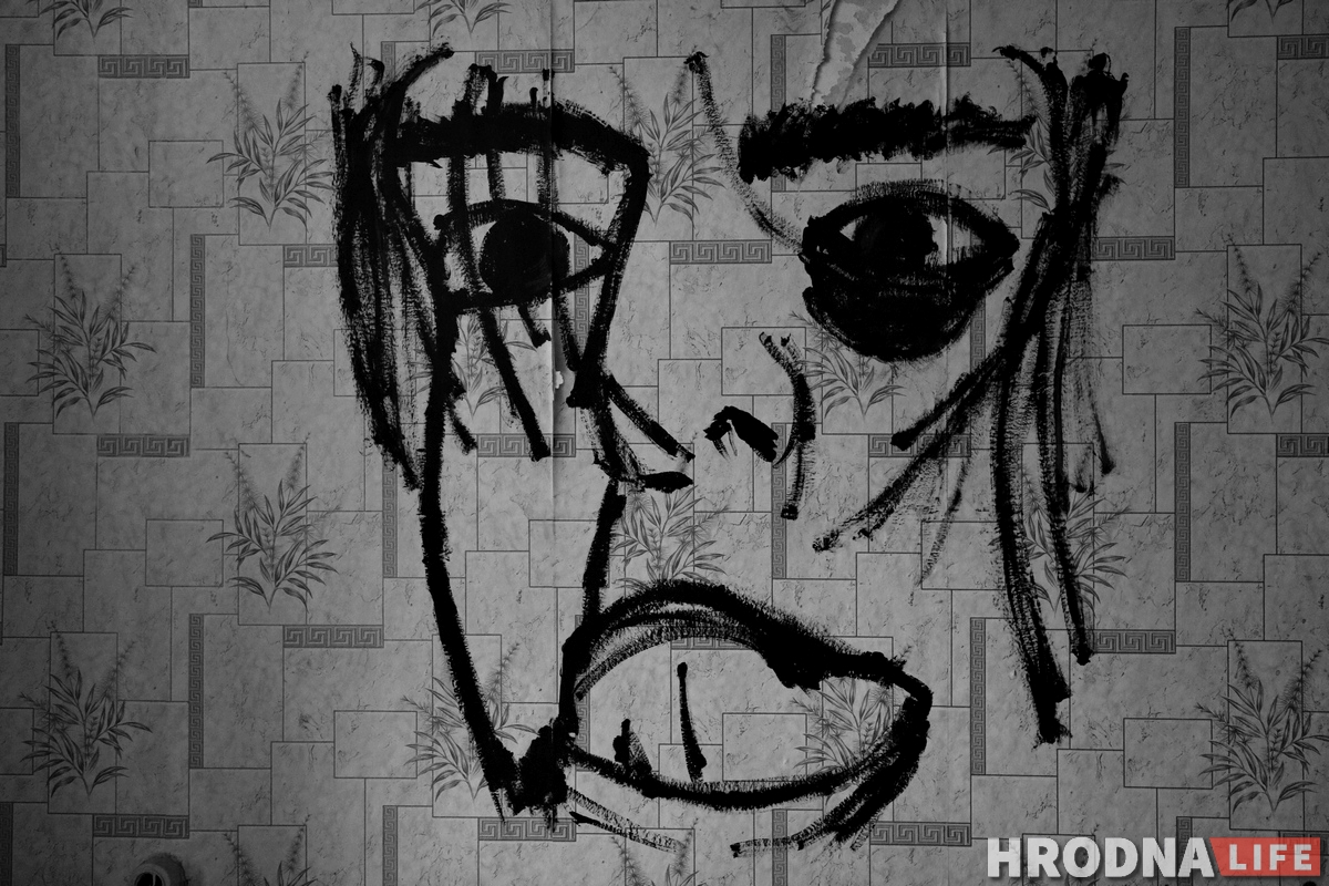 Галерея одного дня: молодые художники выставились в пустой квартире в центре Гродно Галерея одного дня: молодые художники выставились в пустой квартире в центре Гродно